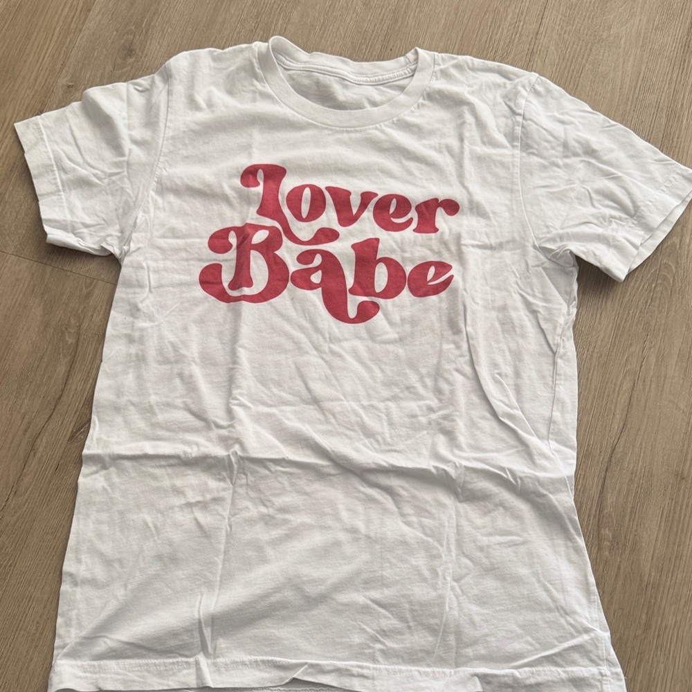 Stylish White Tee with Red Graphic